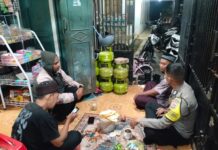 Bhabinkamtibmas Desa Karangkamulyan Tingkatkan Sambang Malam Warga Binaan Demi Menjaga Kondusivitas Kamtibmas