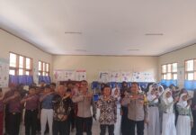 Kanit Binmas Polsek Cidahu Beri Materi Bahaya Narkoba dan Bullying di MPLS SMPN 2 Kalimanggis