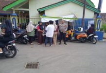 KANIT BINMAS POLSEK KRAMATMULYA RUTIN PATROLI WILAYAH AJAK WARGA JAGA KEAMANAN LINGKUNGAN MELALUI SAMBANG HUMANIS