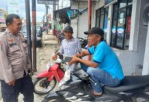 Patroli Siang Anggota Piket Polsek Kramatmulya, Antisipasi C3 dan Gangguan Kamtibmas Sambangi Ojeg Pangkalan Pasar Kramatmulya