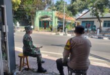 Patroli Siang Anggota Piket Polsek Kramatmulya Bersinergi dengan Babinsa Desa Cilowa, Antisipasi C3 dan Gangguan Kamtibmas di Wilayah Desa Cilowa