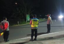 Malam Sunyi yang Terjaga: Komitmen Kuat Personel Polsek Mandirancan Menjaga Kedamaian di Titik Batas Pakembangan
