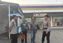 Hadirkan Rasa Aman, Ka SPKT 3 Polsek Mandirancan Beri Perlindungan Nyata di Pusat Perbelanjaan