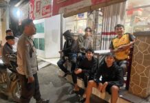 Piket Polsek Kramatmulya Melaksanakan Patroli Malam, Antisipasi C3 dan Gangguan Kamtibmas Sambangi Warga Masyarakat Desa Karangmangu.
