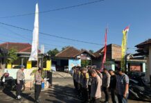 Sentuhan Kekeluargaan Kapolsek Mandirancan Saat Apel Pagi, Pastikan Kesiapan Fisik dan Jiwa Personel