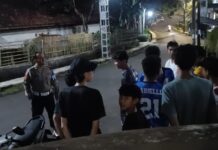 Anggota Patroli Polsek Pancalang Intensifkan Patroli KRYD di Jalan Raya Desa Kahiyangan, Sampaikan Imbauan Kamtibmas kepada Masyarakat sebagai Upaya Antisipasi C3 dan Gangguan Keamanan