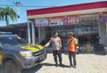 Piket Polsek Kramatmulya Melaksanakan Patroli Siang, Antisipasi C3 dan Gangguan Kamtibmas Sambangi Juru Parkir Alfamart Desa Cilaja