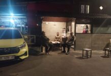 Kapolsek Beserta Piket Polsek Kramatmulya Melaksanakan Patroli Malam, Antisipasi C3 dan Gangguan Kamtibmas Sambangi Security Pabrik Boneka Desa Karangmangu