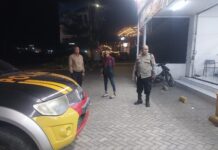 Kapolsek Beserta Piket Polsek Kramatmulya Melaksanakan Patroli Malam, Antisipasi C3 dan Gangguan Kamtibmas Sambangi Warga Masyarakat Desa Cilaja