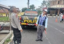 Piket Polsek Kramatmulya Melaksanakan Patroli Siang, Antisipasi C3 dan Gangguan Kamtibmas Sambangi Warga Desa Karangmangu