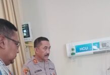 Ikatan Jiwa Korps Bhayangkara, Kapolsek Mandirancan Bersama Jajaran Jenguk Bhabinkamtibmas yang Terbaring di RS Hasna Medika
