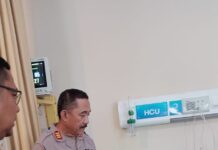 Di Sisi Ranjang RS Hasna Medika, Kapolsek Mandirancan Beri Kekuatan Moril untuk Bhabinkamtibmas yang Mengalami Pembengkakan Jantung