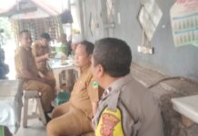 POLSEK KRAMATMULYA LAKSANAKAN KOORDINASI DENGAN PERANGKAT DESA RAGAWACANA AJAK JAGA KEAMANAN LINGKUNGAN MELALUI SAMBANG HUMANIS