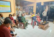Di Bawah Langit Dini Hari, Keakraban Anggota Polsek Mandirancan Bersama Warga Menyatu dalam Ketatnya Laga Semifinal Piala Dunia