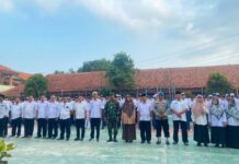 Kawal Awal Persekolahan, Kanit Propam Polsek Mandirancan Hadiri Upacara Pembukaan MPLS Ratusan Siswa Baru SMAN 1