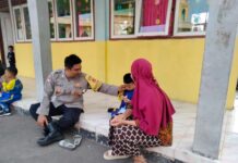 Harkamtibmas di Klaster Pendidikan, Bhabinkamtibmas Polsek Mandirancan Laksanakan Sambang Dialogis Warga Desa Randobawagirang