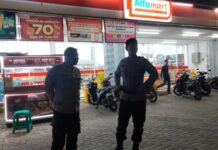Hadang Gangguan Kamtibmas di Pusat Perbelanjaan Tim Patroli Polsek Mandirancan Siaga Penuh Menembus Larut Malam