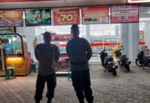 Memutus Rantai Kriminalitas Malam, Ka SPKT 2 Polsek Mandirancan Pimpin Patroli Dialogis Sambangi Gerai Ritel