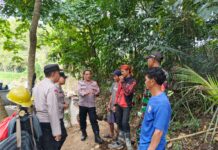 Kapolsek Pancalang Bersama Anggota Koramil Perkuat Sinergitas TNI-Polri Melalui Silaturahmi Kamtibmas Bersama Masyarakat Desa Danalampah Guna Mewujudkan Situasi Keamanan yang Kondusif