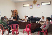 Kapolsek Pancalang Bersama Personel Polsek Laksanakan Silaturahmi Kamtibmas dengan Kepala Desa Danalampah untuk Memperkuat Sinergi dalam Menjaga Harkamtibmas di Wilayah Kecamatan Pancalang