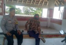 Sentuhan Personal Bhabinkamtibmas Polsek Mandirancan dalam Menjaga Kesejukan Desa Pakembangan di Tengah Musim Kemarau