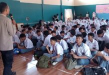 Mengetuk Hati Remaja di SMK Budi Bhakti, Kanit Binmas Polsek Mandirancan Tanamkan Nilai Kedisiplinan Demi Keselamatan Jiwa