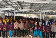 Kapolsek Pancalang Ipda Lukman Hakim Bersama Kanit Binmas Berikan Edukasi Kamtibmas kepada Siswa Baru SMKN 6 Kuningan dalam Kegiatan MPLS, Tekankan Pencegahan Bullying, Tawuran, Narkoba, dan Keselamatan Berlalu Lintas