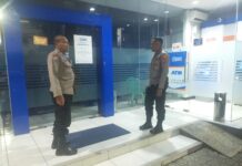 PATROLI MALAM POLSEK KRAMATMULYA SAMBANGI SECURITY BANK BRI UNIT KRAMATMULYA AJAK JAGA KEAMANAN LINGKUNGAN MELALUI SAMBANG HUMANIS