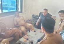 POLSEK KRAMATMULYA SAMBANGI KANTOR DESA RAGAWACANA AJAK JAGA KEAMANAN LINGKUNGAN MELALUI SAMBANG HUMANIS