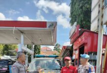 PATROLI SIANG POLSEK KRAMATMULYA SAMBANGI KARYAWAN SPBU DESA CILOWA AJAK JAGA KEAMANAN LINGKUNGAN MELALUI SAMBANG HUMANIS