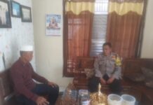 BHABINKAMTIBMAS DESA CIKUBANGSARI AJAK MANTAN KEPALA DESA WUJUDKAN SITUASI KAMTIBMAS DI LINGKUNGAN