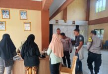 Kapolsek Pancalang Ipda Lukman Hakim Bersama Anggota Laksanakan Silaturahmi Kamtibmas dan Monitoring Penyaluran Makan Bergizi Gratis (MBG) bagi Ibu Hamil dan Balita di Desa Rajawetan sebagai Upaya Mendukung Pencegahan Stunting
