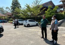 Di Bawah Terik Matahari, Kanit Propam Polsek Mandirancan Gedor Kewaspadaan Pengelola Wisata Pondok Cilega