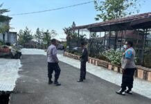 Mengawal Liburan Tanpa Cemas, Kanit Propam Polsek Mandirancan Sapa Pengunjung Teras Cibulakan