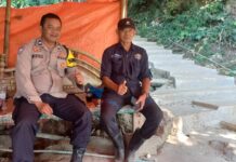 BHABINKAMTIBMAS DESA PAJAMBON SAMBANGI PENGELOLA OW LEMBAH CILENGKRANG AJAK WUJUDKAN SITUASI KAMTIBMAS DI LINGKUNGAN