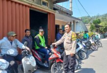 BHABINKAMTIBMAS DESA PAJAMBON SAMBANGI OJEG PANGKALAN AJAK WUJUDKAN SITUASI KAMTIBMAS DI LINGKUNGAN