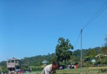 BHABINKAMTIBMAS DESA PAJAMBON SAMBANGI PETANI BAWANG AJAK WARGA WUJUDKAN SITUASI KAMTIBMAS DI LINGKUNGAN
