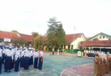 Kapolsek Cigugur menjadi pembina upacara di SMPN 1 Cigugur tema bullying