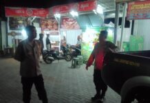 Menyusup di Kepekatan Malam, KA SPKT III Polsek Mandirancan Pastikan Minimarket Mandirancan Aman Terkendali