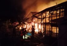 Sinergi Polri, Damkar dan Warga Padamkan Kebakaran Kandang Ayam di Desa Sangkanmulya