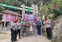 Polsek Cilimus Perkuat Pencegahan Karhutla Melalui Pemasangan Banner dan Edukasi Pendaki di Kawasan TNGC
