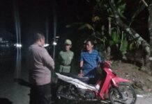 Patroli Malam Polsek Ciwaru, Polisi Sampaikan Imbauan Kamtibmas kepada Masyarakat