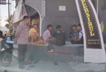 AJAK WARGA JAGA KAMTIBMAS, POLSEK SUBANG SAMBANGI WARGA SAAT PATROLI.