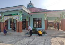 Kapolsek Ciwaru Pimpin Korve Bersama Warga di Masjid, Wujud Kepedulian terhadap Kebersihan Tempat Ibadah