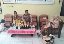 Jalin Kemitraan dengan Dunia Pendidikan, Bhabinkamtibmas Desa Kapandayan Silaturahmi Kamtibmas dengan Kepala Sekolah SDN 1 Kapandayan