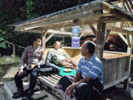 AJAK WARGA JAGA KAMTIBMAS, POLSEK SUBANG SAMBANGI POS RONDA SAAT PATROLI.