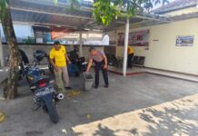 Personel Polsek Ciwaru Laksanakan Korve Mako, Wujudkan Lingkungan Kerja Bersih dan Nyaman