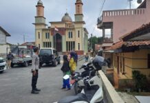 SAMBANGI WARGA SAMPAIKAN PESAN KAMTIBMAS, POLSEK SUBANG GIATKAN PATROLI SIANG.