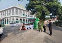 Bhabinkamtibmas dan Babinsa Desa Ciawilor Jalin Silaturahmi Kamtibmas dengan Pengurus Ponpes Modern Al Ikhlas