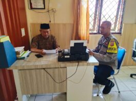 Bhabinkamtibmas Desa Mekarjaya Polsek Ciawigebang Perkuat Sinergitas Kamtibmas Bersama Perangkat Desa